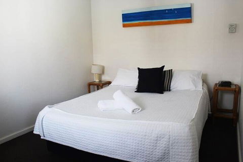 Ocean Side Hawks Nest - Lennox Head Accommodation 4