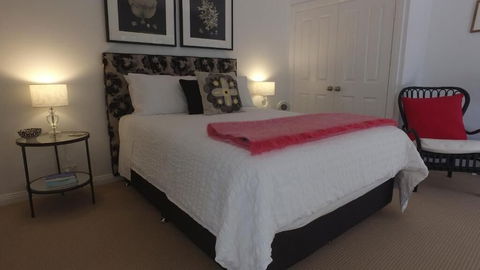 The Ridge Retreat At Mollymook - Lennox Head Accommodation 4