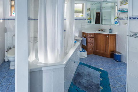 Boonah Hilltop Cottage - Lennox Head Accommodation 4