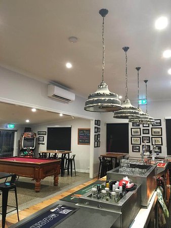 Hearn's Meredith Hotel - Lennox Head Accommodation 0