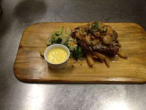 The Blue Parrot Cafe - Lennox Head Accommodation 0