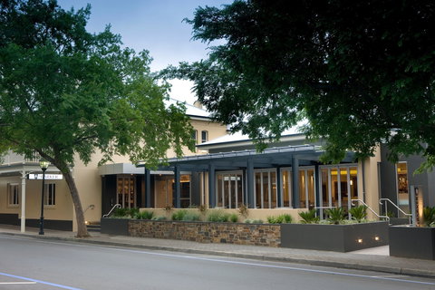 The Barker Hotel - Lennox Head Accommodation 0