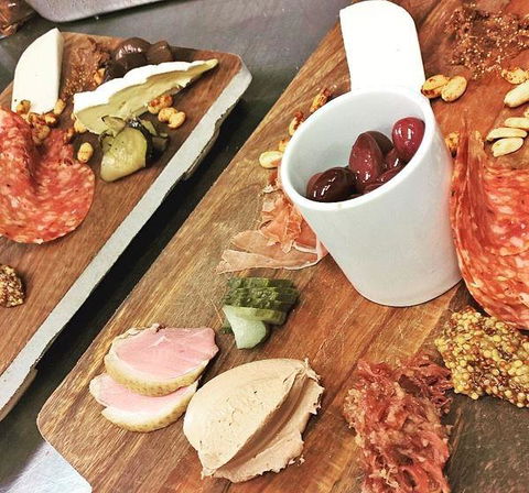 Apollo Bay Wine Bar & Coffee Shop - Lennox Head Accommodation 7