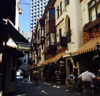 London Court Cafe - Lennox Head Accommodation
