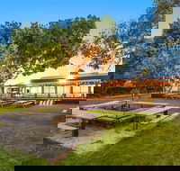 Batesford Hotel - Lennox Head Accommodation