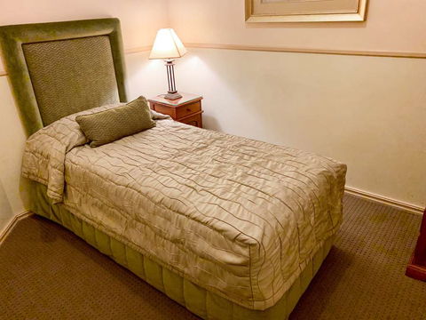Royal Albert Hotel - Lennox Head Accommodation 3