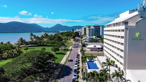 Holiday Inn Cairns Harbourside - Lennox Head Accommodation 0