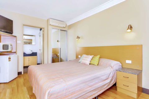 Econo Lodge Karratha - Lennox Head Accommodation 8