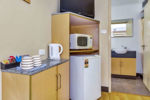 Econo Lodge Karratha - Lennox Head Accommodation 9