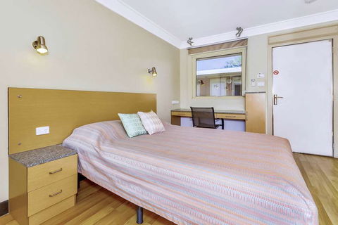 Econo Lodge Karratha - Lennox Head Accommodation 10