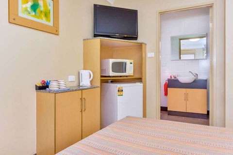 Econo Lodge Karratha - Lennox Head Accommodation 11