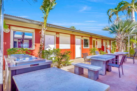 Econo Lodge Karratha - Lennox Head Accommodation 12