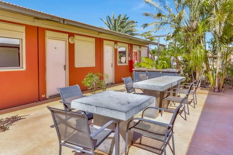 Econo Lodge Karratha - Lennox Head Accommodation 14