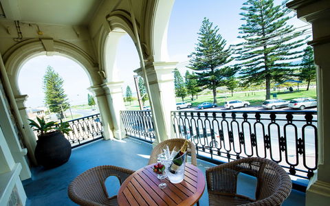 Largs Pier Hotel - Lennox Head Accommodation 2