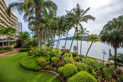 Hilton Cairns - Lennox Head Accommodation 1
