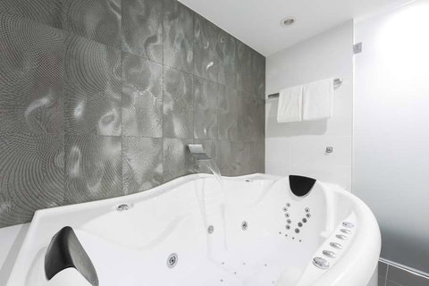 Avenue Hotel Canberra - Lennox Head Accommodation 3