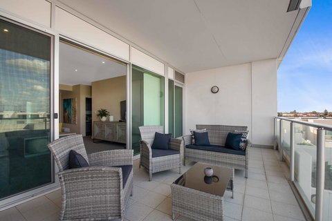 Port Adelaide Executive Waterfront Apartment - Lennox Head Accommodation 24