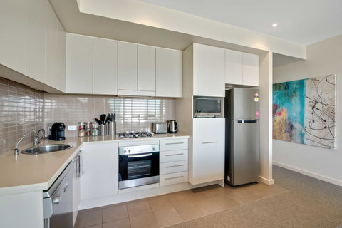 Port Adelaide Executive Waterfront Apartment - Lennox Head Accommodation 8