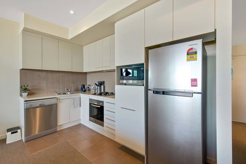 Port Adelaide Executive Waterfront Apartment - Lennox Head Accommodation 6