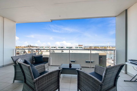 Port Adelaide Executive Waterfront Apartment - Lennox Head Accommodation 23