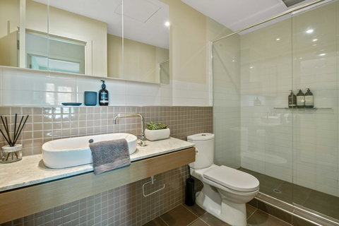 Port Adelaide Executive Waterfront Apartment - Lennox Head Accommodation 4