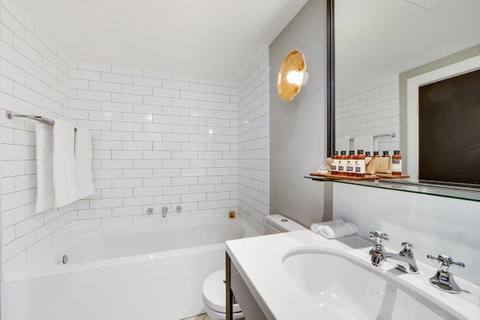 Mayfair Hotel - Lennox Head Accommodation 1