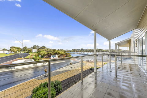 Aloha Waterfront Properties - Lennox Head Accommodation 23