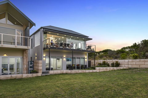 Aloha Waterfront Properties - Lennox Head Accommodation 2