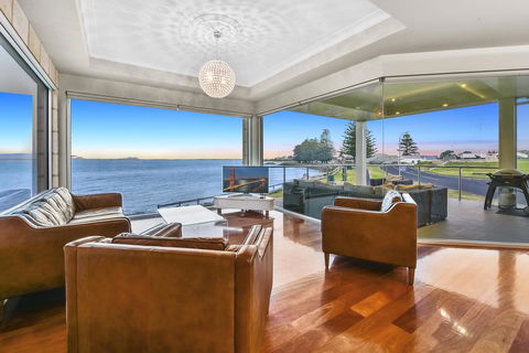 Aloha Waterfront Properties - Lennox Head Accommodation 4