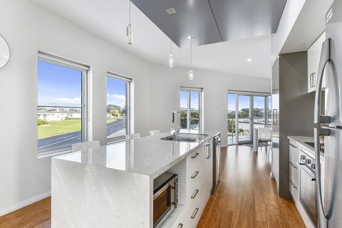 Aloha Waterfront Properties - Lennox Head Accommodation 15