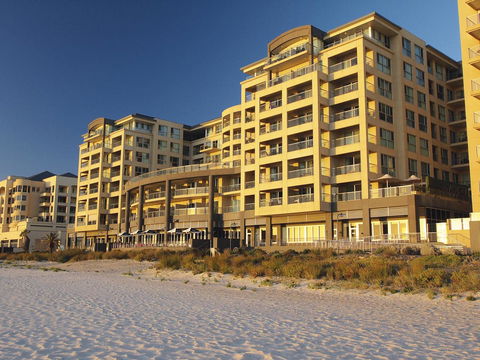 Oaks Glenelg Plaza Pier Suites - Lennox Head Accommodation 1