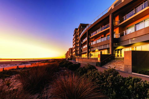 Oaks Glenelg Plaza Pier Suites - Lennox Head Accommodation 0