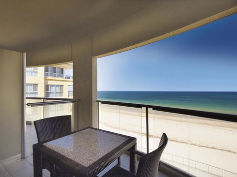 Oaks Glenelg Plaza Pier Suites - Lennox Head Accommodation 4