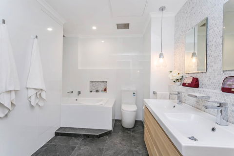 Heart Of Glenelg BnB - Lennox Head Accommodation 2