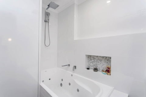 Heart Of Glenelg BnB - Lennox Head Accommodation 4