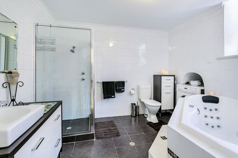 \'THE CHURCH\' Guest Home, Gawler Barossa Region - Lennox Head Accommodation 5