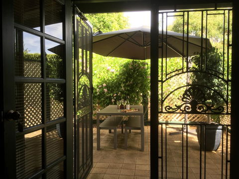 Wine And Roses Bed And Breakfast - Lennox Head Accommodation 4