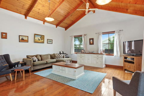 The Log Cabin - 47 Jetty Road - Lennox Head Accommodation 4