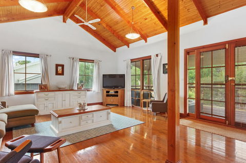 The Log Cabin - 47 Jetty Road - Lennox Head Accommodation 1