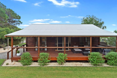 The Log Cabin - 47 Jetty Road - Lennox Head Accommodation 0