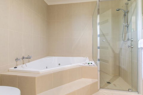 Mick O\'Sheas - Lennox Head Accommodation 22