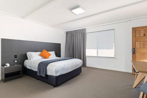 Mick O\'Sheas - Lennox Head Accommodation 4