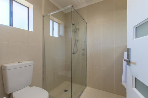 Mick O\'Sheas - Lennox Head Accommodation 24