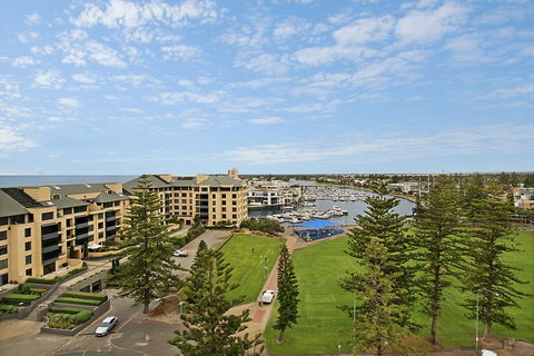 Beachside Luxury & Comfort, Ocean Views In Glenelg - Lennox Head Accommodation 26