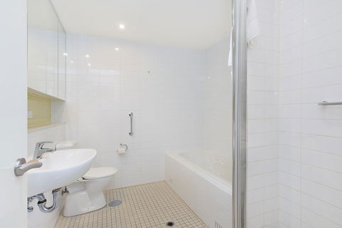 Beachside Luxury & Comfort, Ocean Views In Glenelg - Lennox Head Accommodation 19