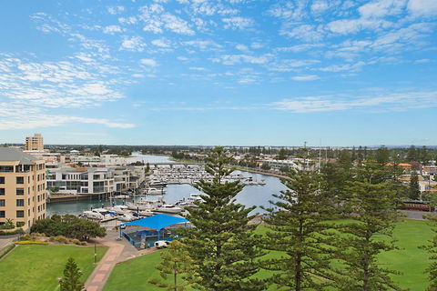 Beachside Luxury & Comfort, Ocean Views In Glenelg - Lennox Head Accommodation 4