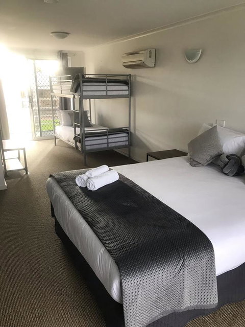 Murray River Queen - Lennox Head Accommodation 2