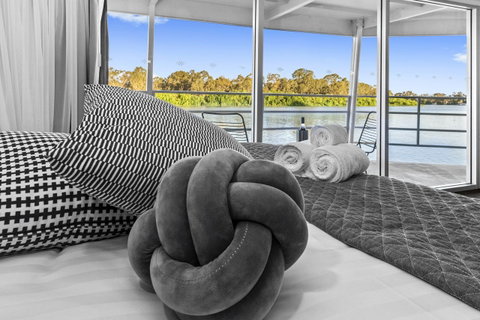Murray River Queen - Lennox Head Accommodation 8