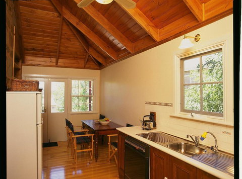 Clare Valley Heritage Retreat - Lennox Head Accommodation 13