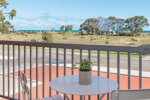 Jurien Bay Motel Apartments - Lennox Head Accommodation 22